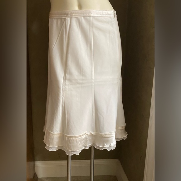The limited women's white Godet skirt, ruffled detail size 4 - Picture 1 of 12
